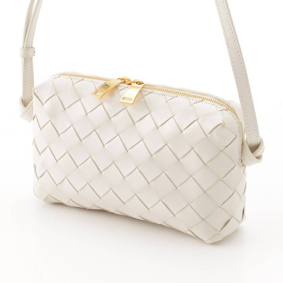 [Bottega Veneta] Bottega Veneta INTRECCIATO Leather Shoulder Bag 609407 White [Used] [Authenticated and Guaranteed Authentic] 207501