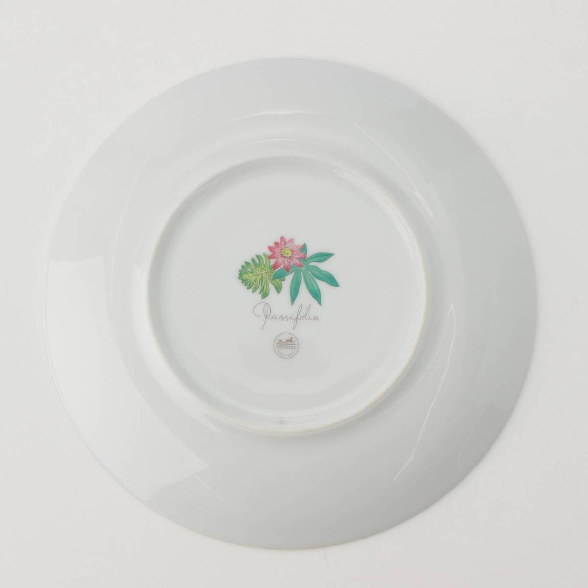 [Hermes] Hermes Dessert Plate, Ceramic, Passiflora, Green x Gold [Used] [Authenticated and Guaranteed Authentic] 210812