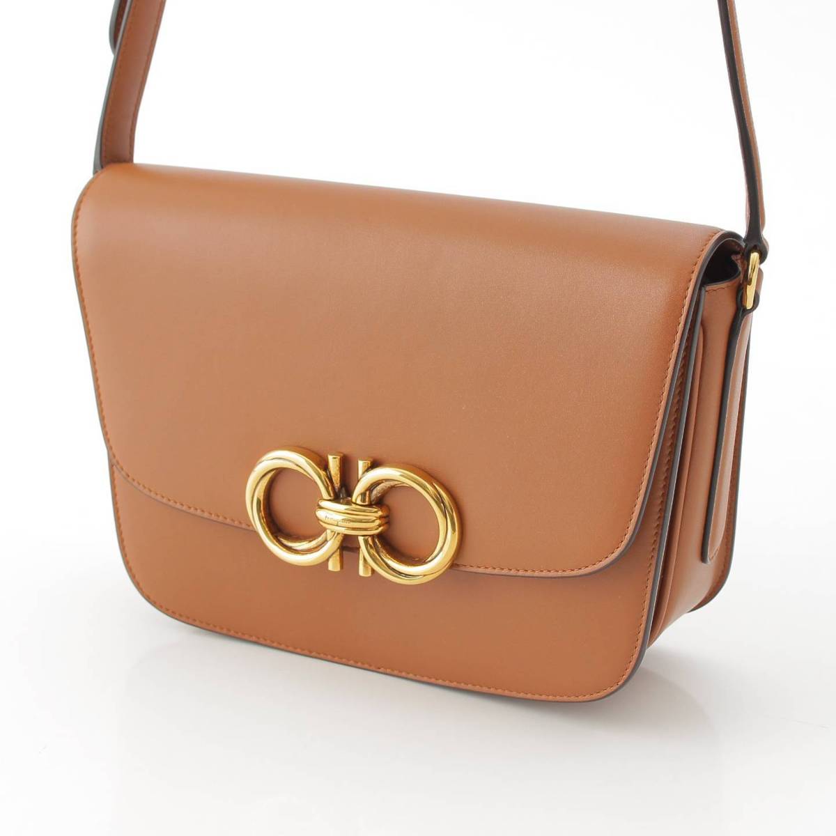 [Salvatore Ferragamo] Salvatore Ferragamo Trapeze Gold Metal Tan Shoulder Bag Brown [Used] [Authenticated and Guaranteed Authentic] 211526