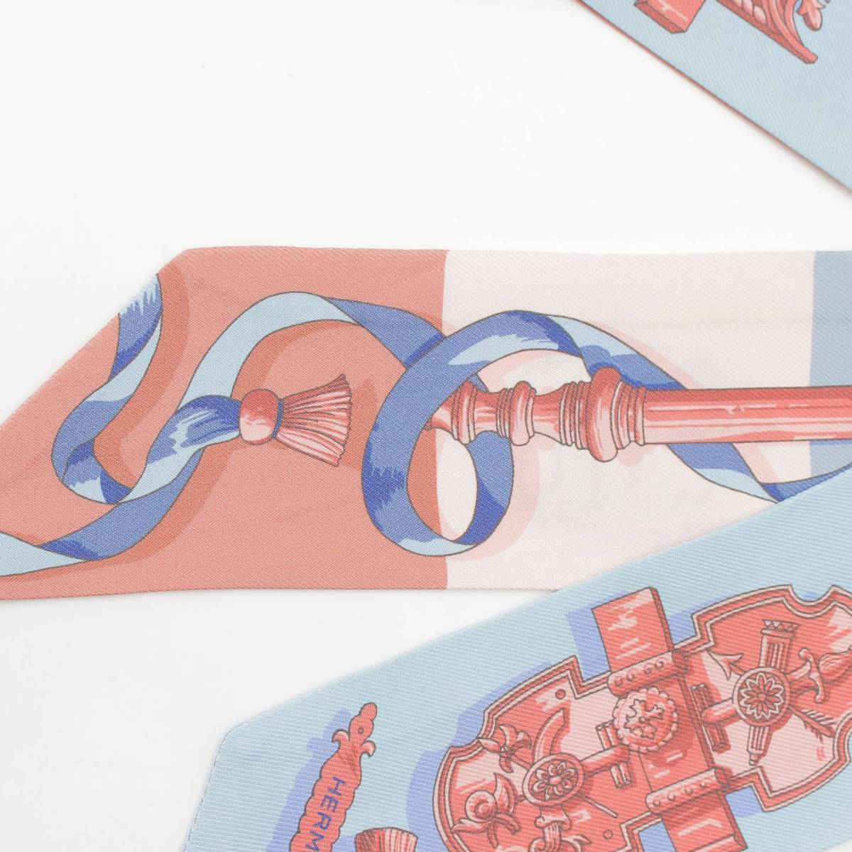 [Hermes] Hermes Twilly Ferronnerie Ironwork All-over Pattern Silk Scarf Stole Pink Blue [Used] [Authenticated/Genuine Product Guaranteed] 213243