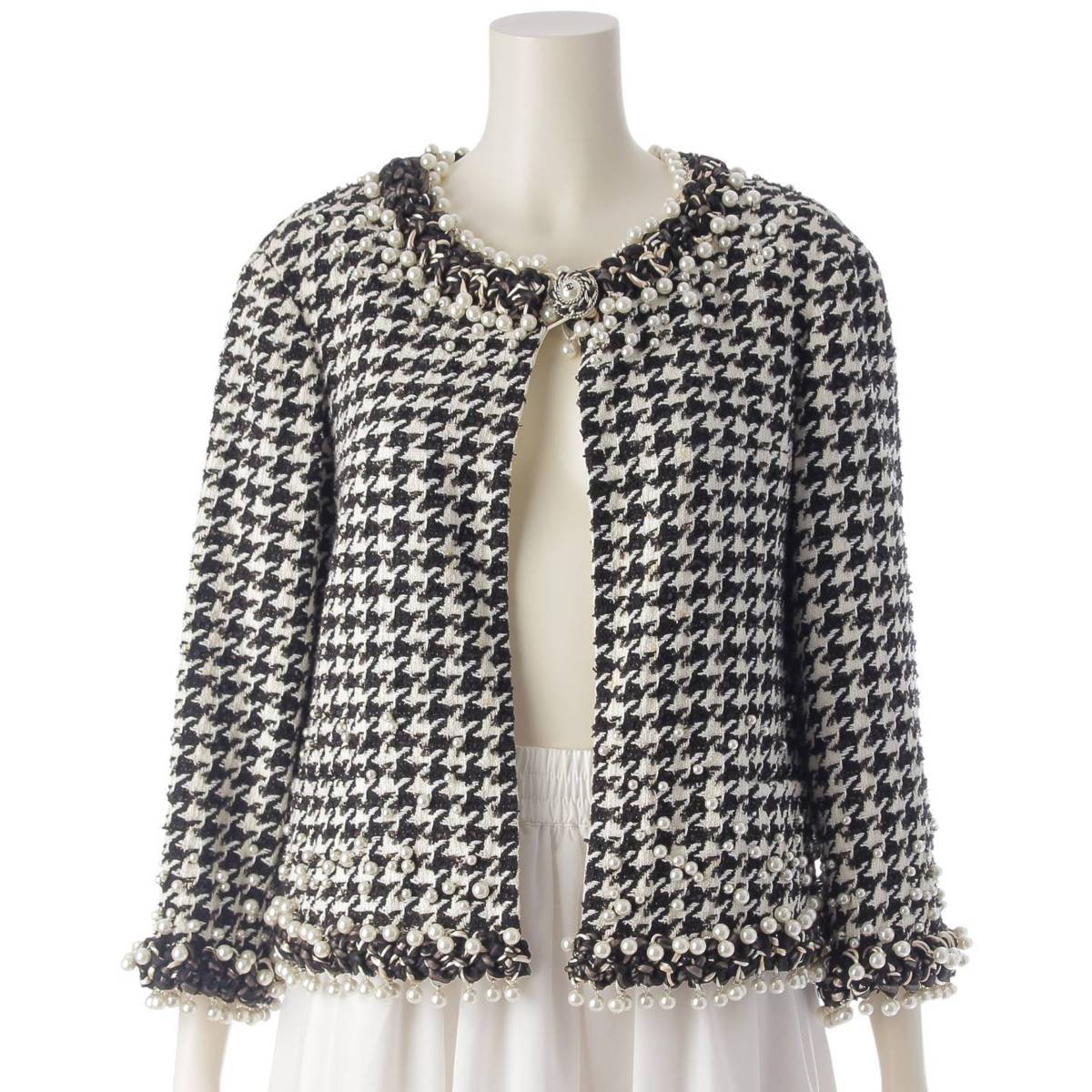 [Chanel] Chanel pearl no-collar houndstooth jacket P37678 black white monochrome 36 [Used] [Authenticated and genuine product guaranteed] 213282