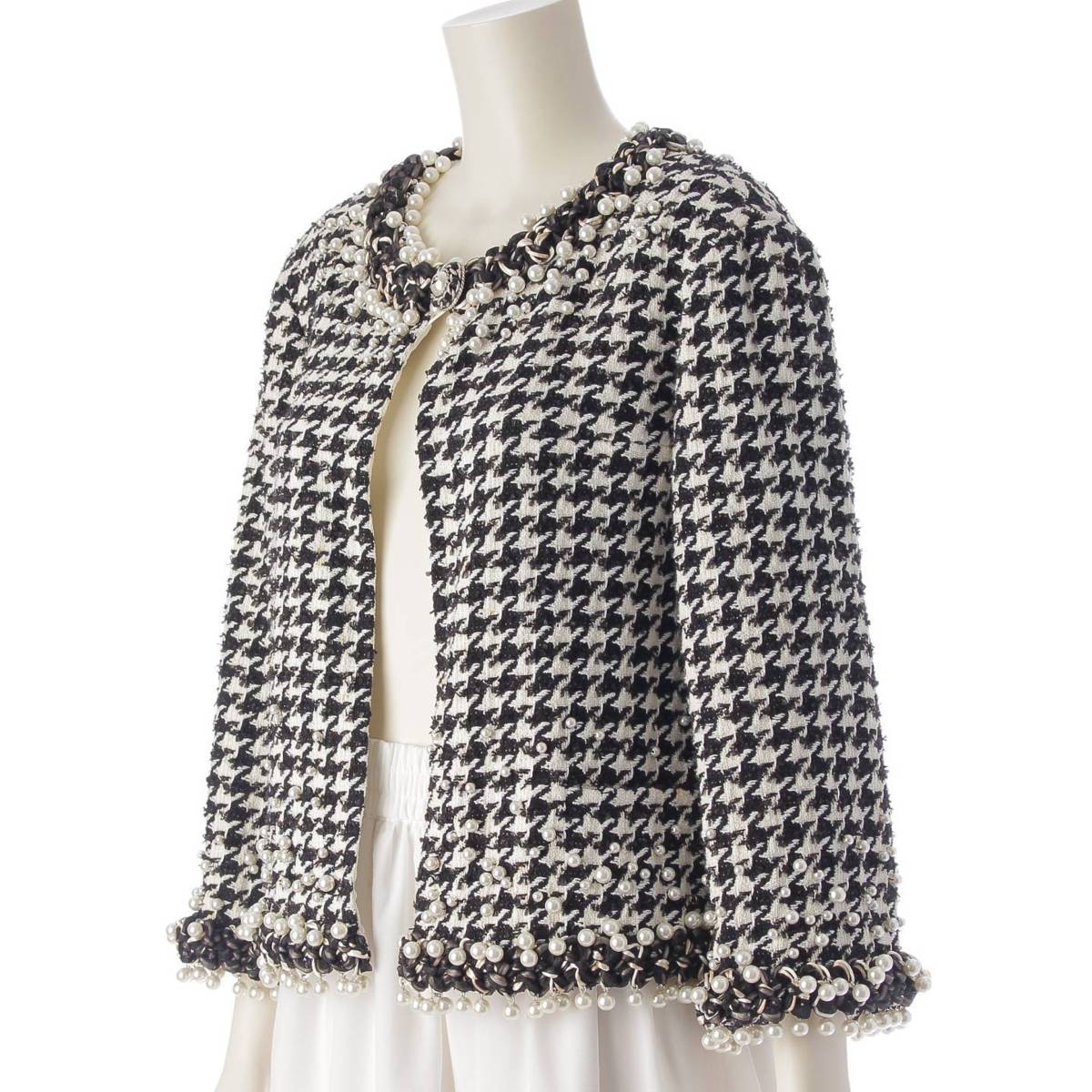 [Chanel] Chanel pearl no-collar houndstooth jacket P37678 black white monochrome 36 [Used] [Authenticated and genuine product guaranteed] 213282