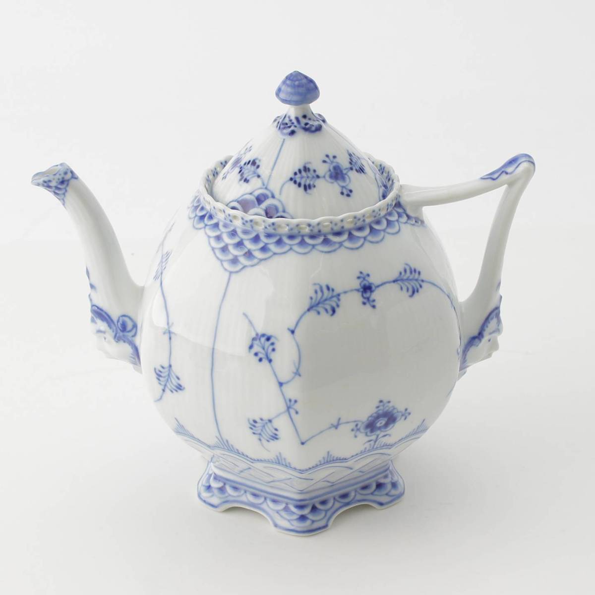 [Royal Copenhagen] Royal Copenhagen Blue Fluted Full Lace with Face Teapot, Creamer, Sugar Pot 3 Pieces [Used] [Authenticated and Guaranteed Authentic] 214861