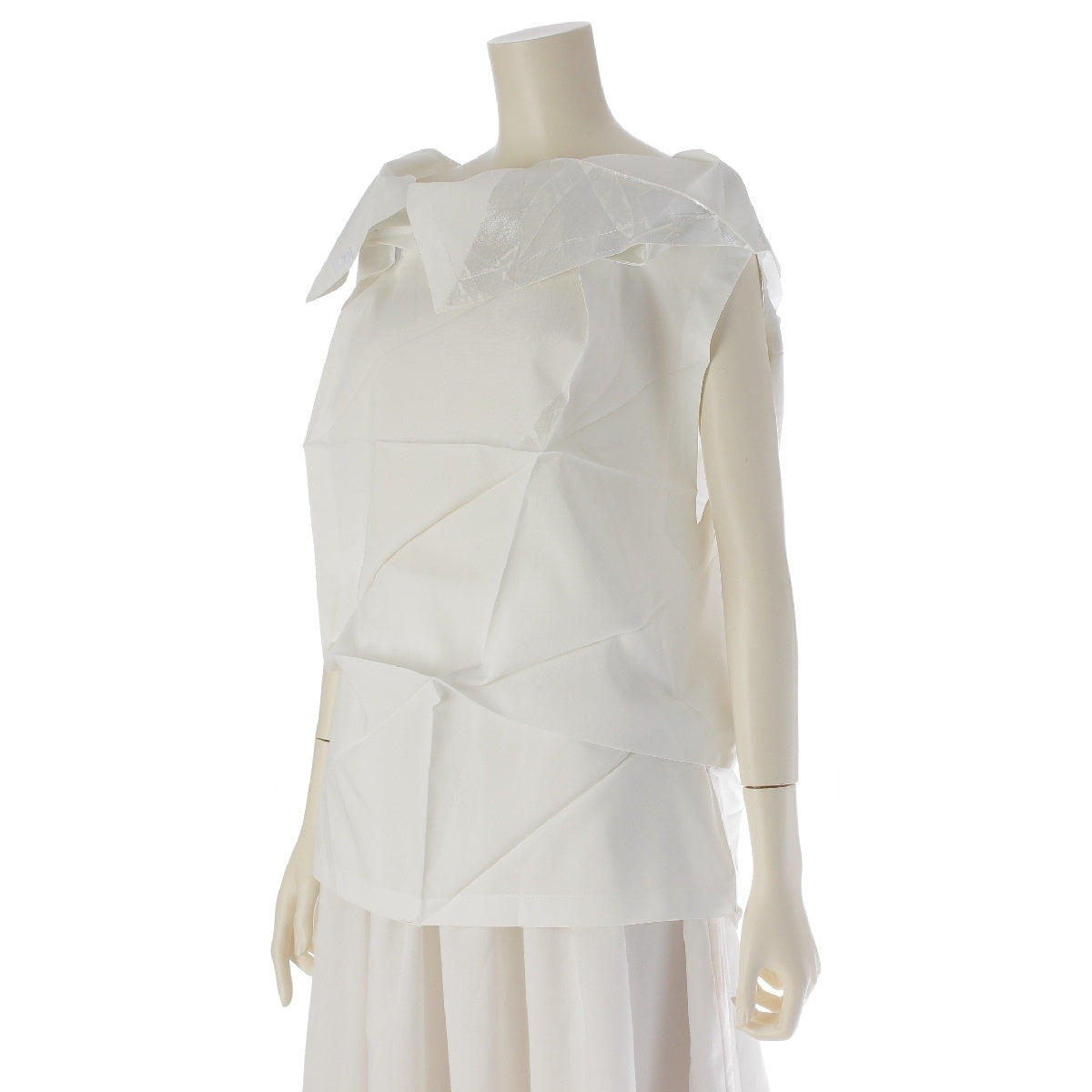 ISSEY MIYAKE 132 5. Transformed Pleated Sleeveless blouse tops IL55FJ002 White Silver 4