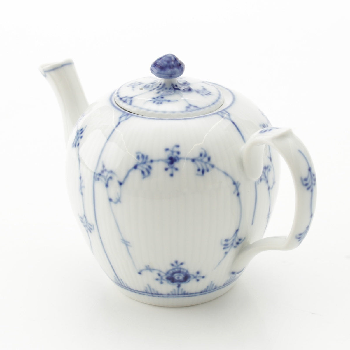 Royal Copenhagen Blue fluted plain Teapot Tableware 134 white