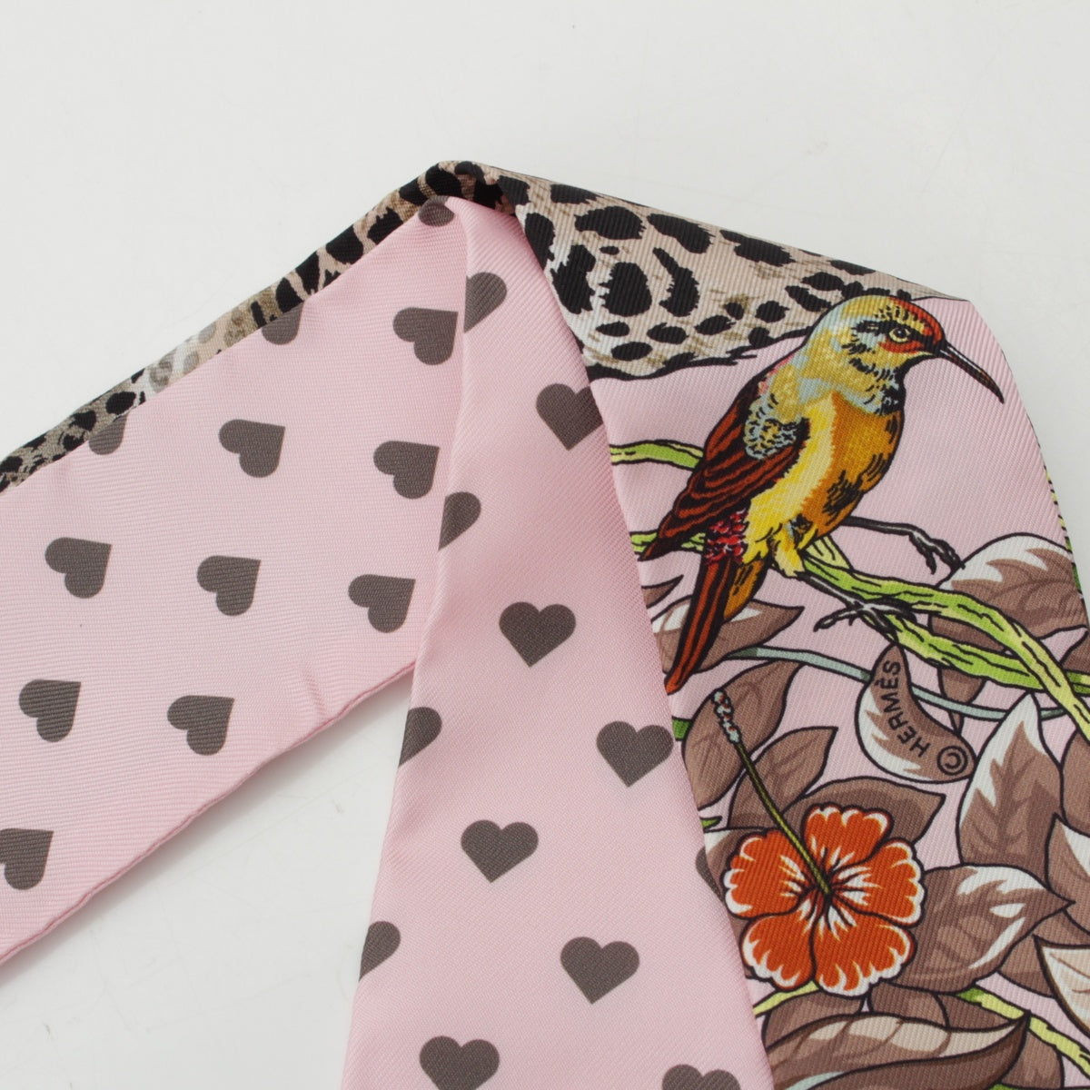 HERMES silk Twilly JUNGLE LOVE LOVE scarf pink