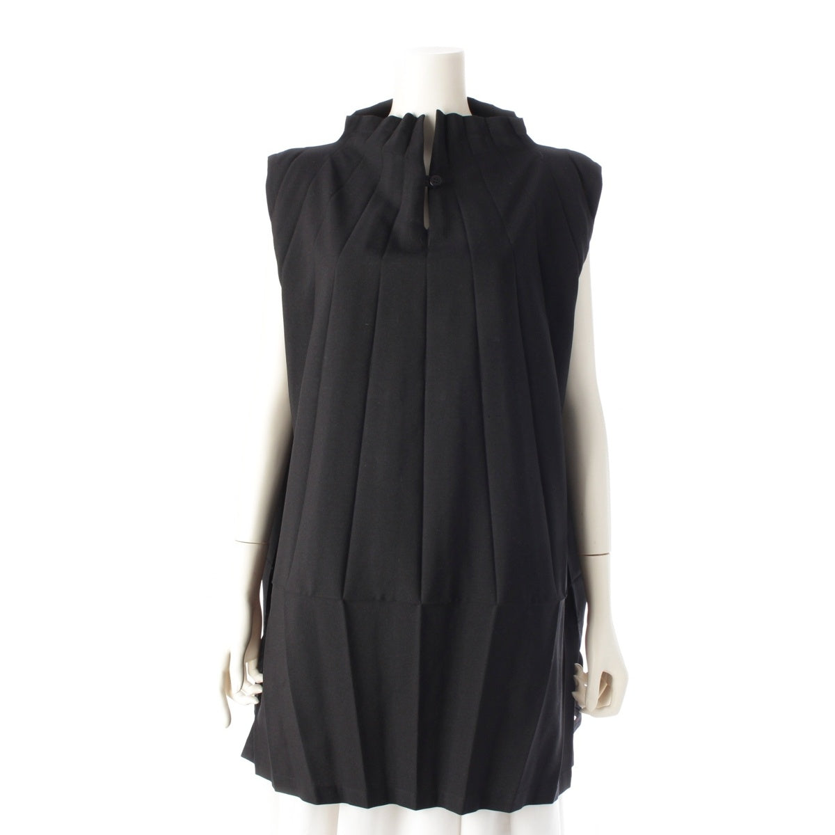 me ISSEY MIYAKE polyester Pleated Tunic Sleeveless top black