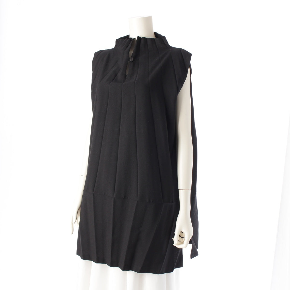 me ISSEY MIYAKE polyester Pleated Tunic Sleeveless top black