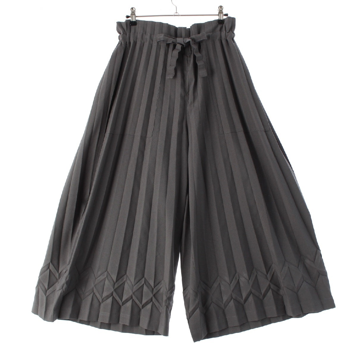 me ISSEY MIYAKE CUBE PLEATS Cube Pleated Belted Gaucho Pants MI31FF404 gray -