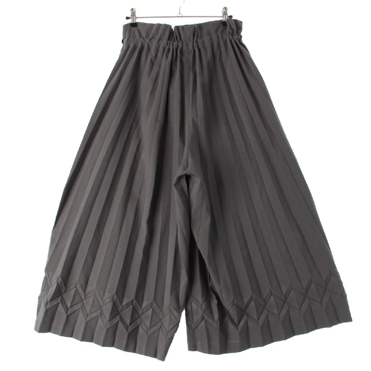 me ISSEY MIYAKE CUBE PLEATS Cube Pleated Belted Gaucho Pants MI31FF404 gray -