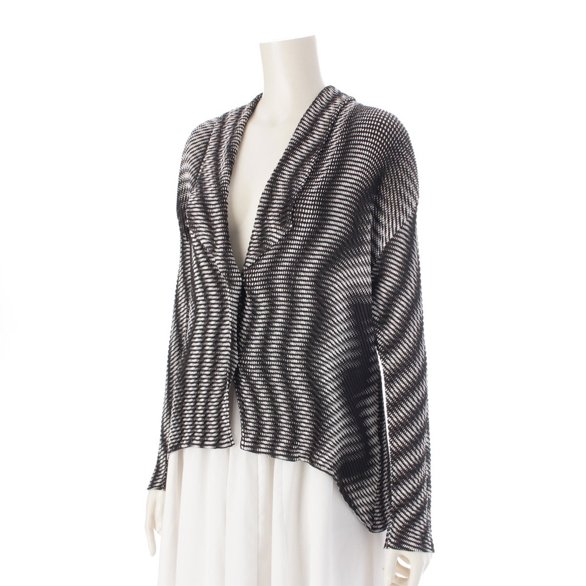 ISSEY MIYAKE Pleated All-over Button Front tailored jacket IM41FD102 black 2