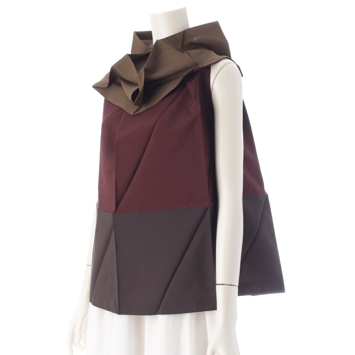 132 5. ISSEY MIYAKE FLOATING TONE Origami Pleated 3D Sleeveless blouse IL31FJ501 Brown