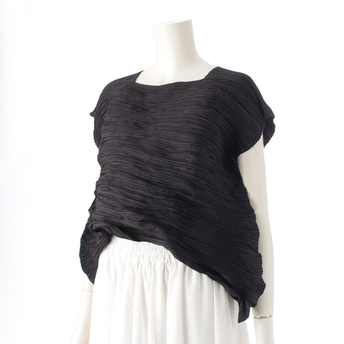ISSEY MIYAKE Horizontal pleated wavy square deformed sleeveless tops IM12FJ999 black 3
