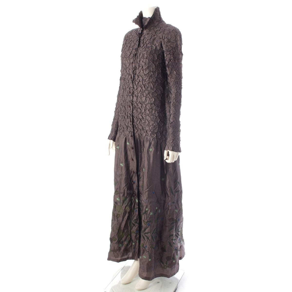 ISSEY MIYAKE Pleated, embroidered, plant-patterned, all-over, A-line, long, sleeveless cardigan one piece setup IM22-FH908-22/IM22-FH907 Charcoal Brown 4/3