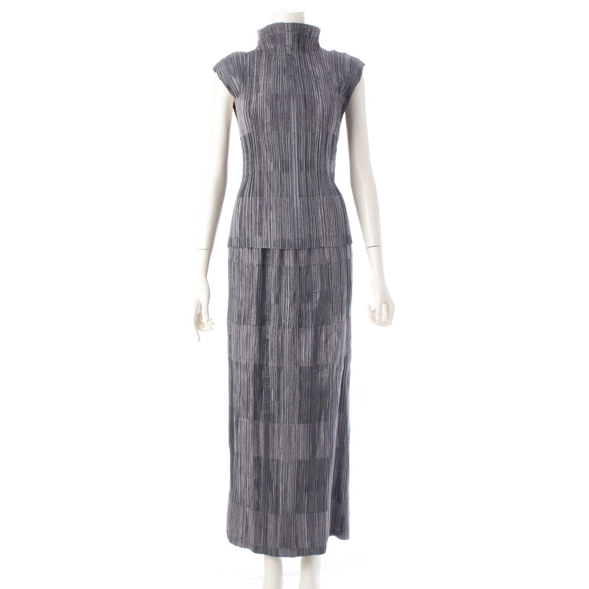 ISSEY MIYAKE Pleated metallic check pattern sleeveless top, long Skirt setup IM14FJ926/IM14FG917 Gray Charcoal 3/3