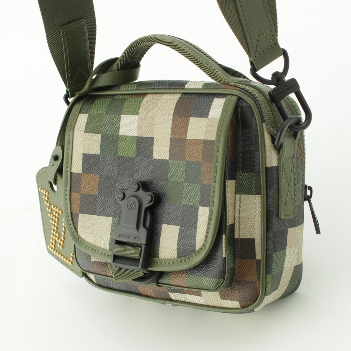 LOUIS VUITTON Damoflage Quest Messenger 2way Shoulder Bag M24450 green