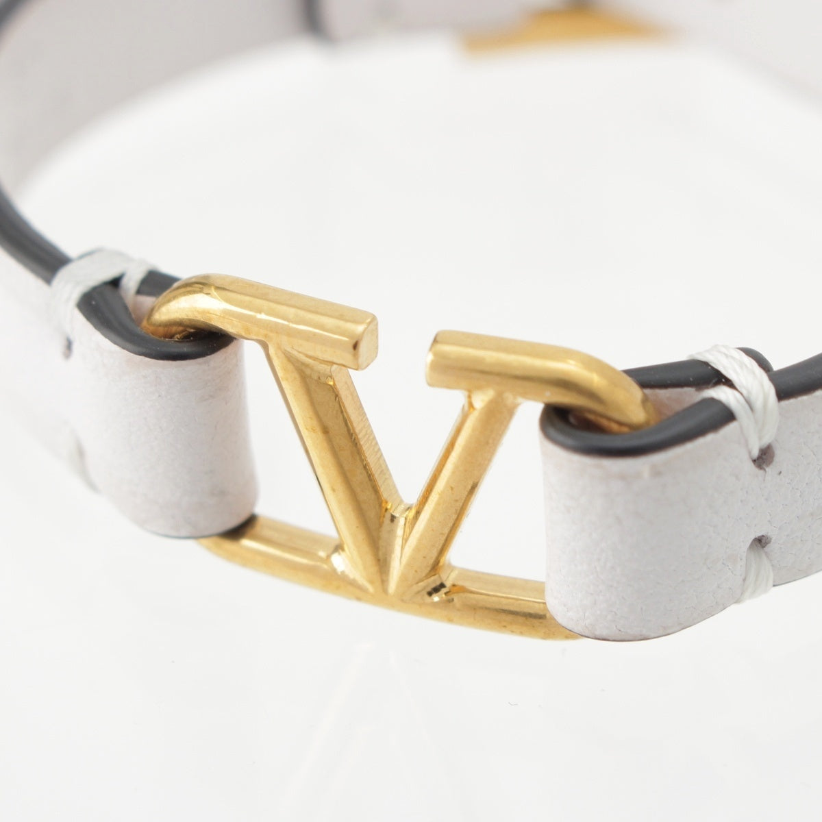 VALENTINO leather V logo bracelet white
