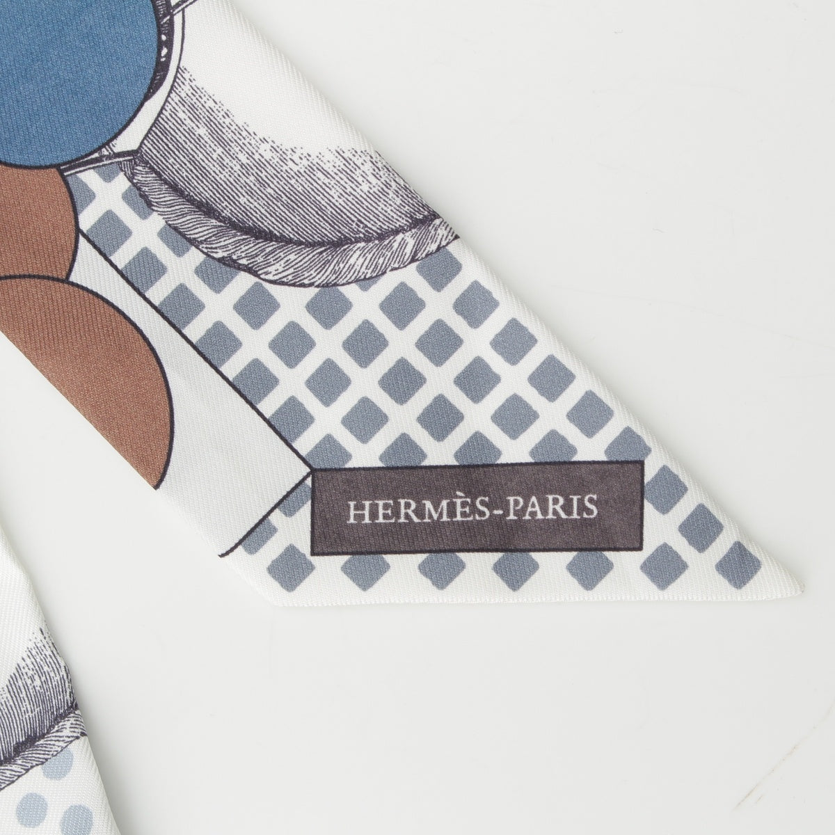 HERMES silk CAVALIER EN FORMES Twilly scarf white