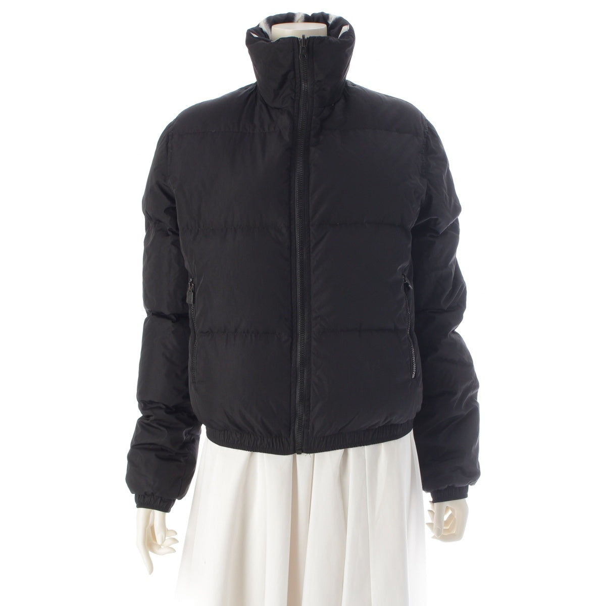 CHANEL Reversible down jacket storage bag Down jacket P31622 Black white navy 38