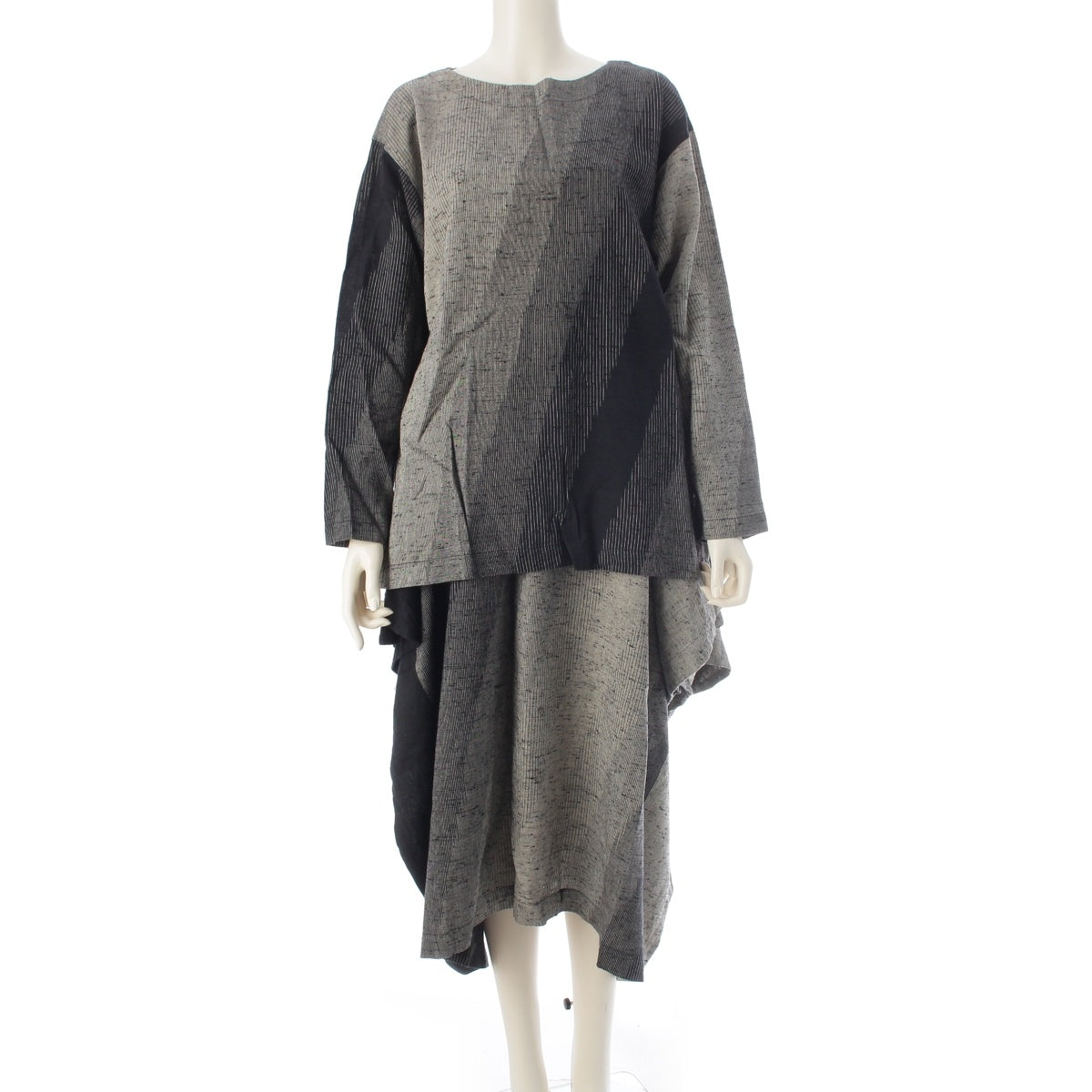 ISSEY MIYAKE Permanente Rayon cotton Diagonal stripe top, asymmetrical design Skirt setup VG11488/VG51088 Gray black M