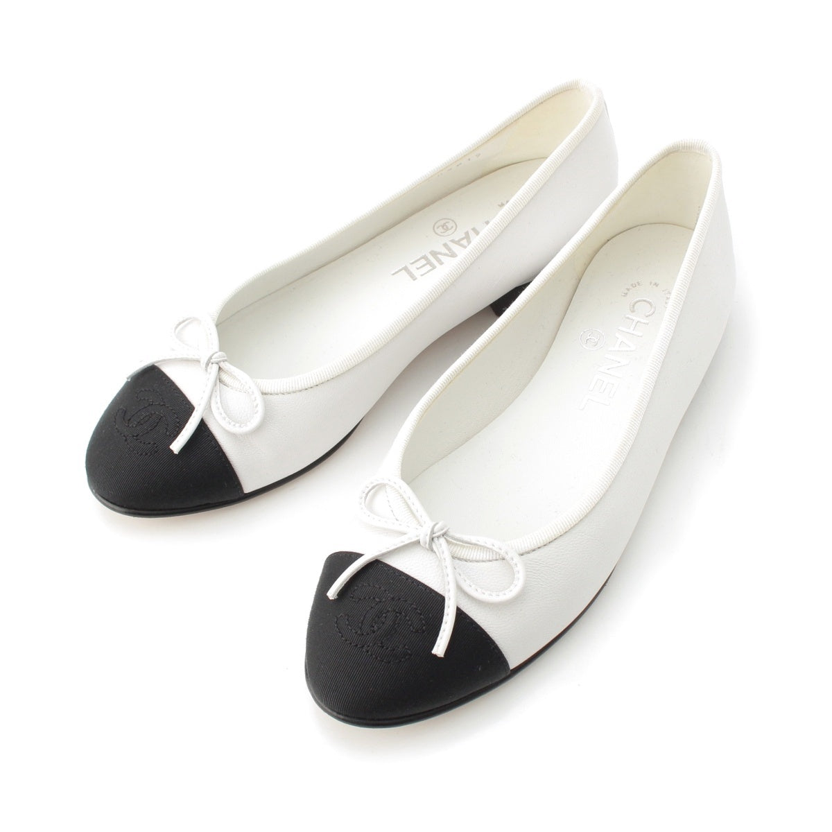 CHANEL ballerina leather Flat shoes pumps G02819 white 36