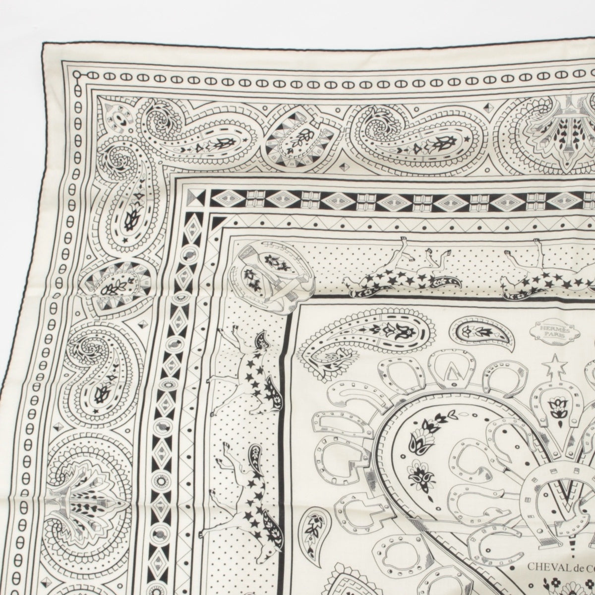 HERMES Carrégeant 140 CHEVAL DE COEUR BANDAN (Cheval de Coeur Bandana) cashmere silk Large format scarf White x black