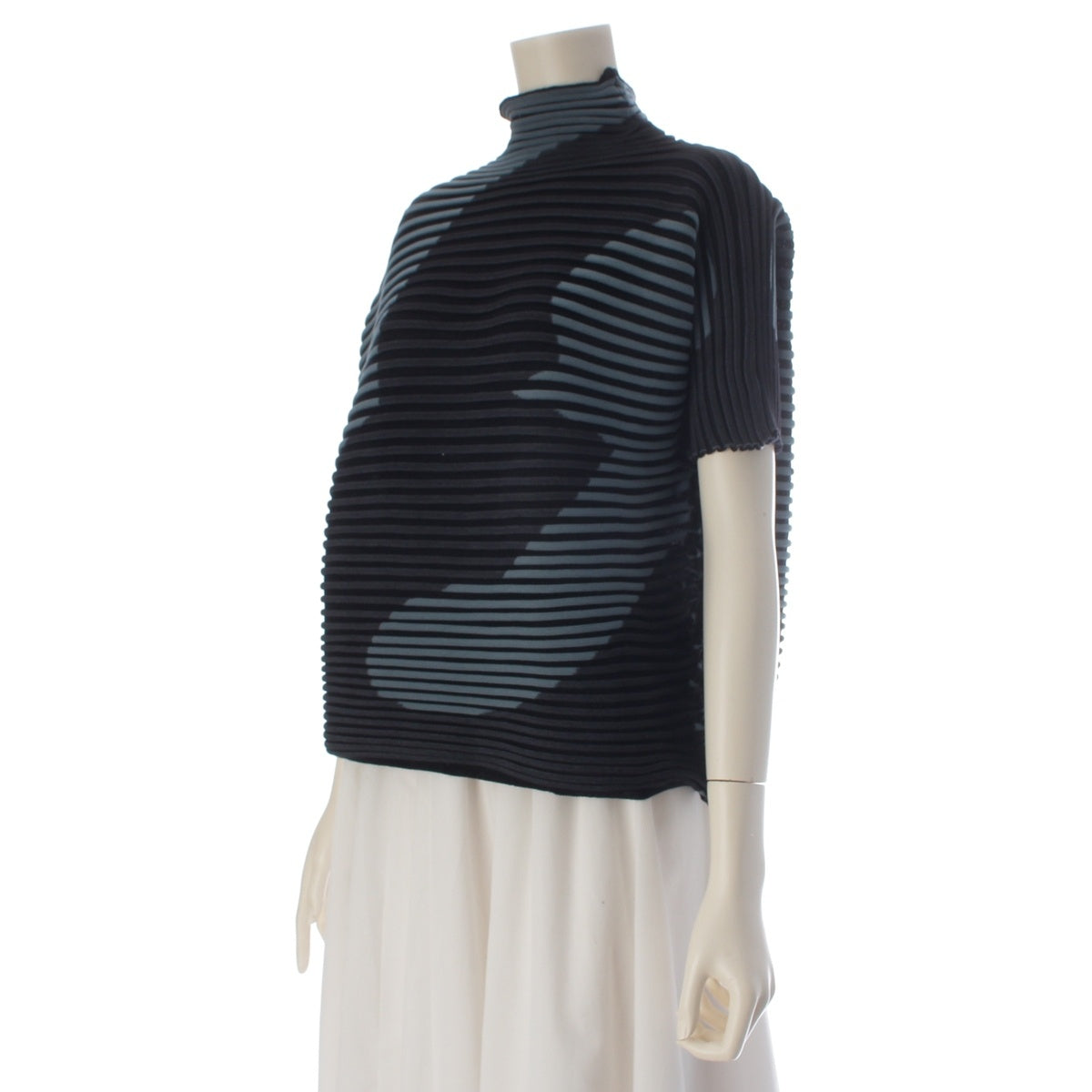 ISSEY MIYAKE Horizontal Pleated Box Silhouette Short Sleeve Cut IM33KN280 Blue x gray 2