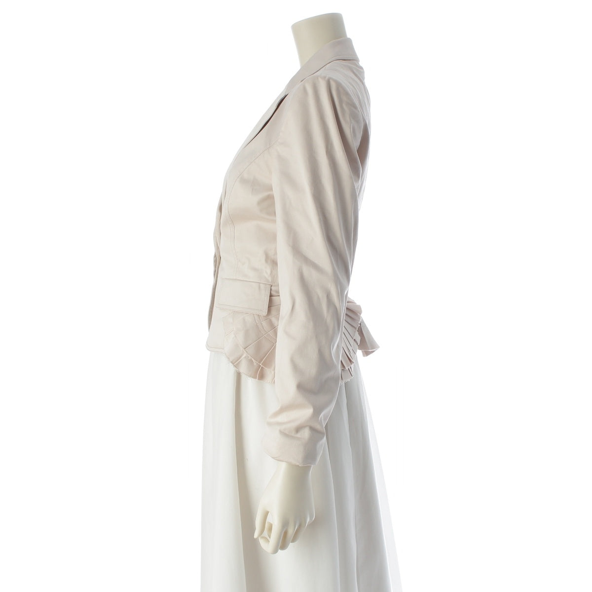 GUCCI Frill, ruffle trim, concealed placket, 1B shape tailored jacket beige 42