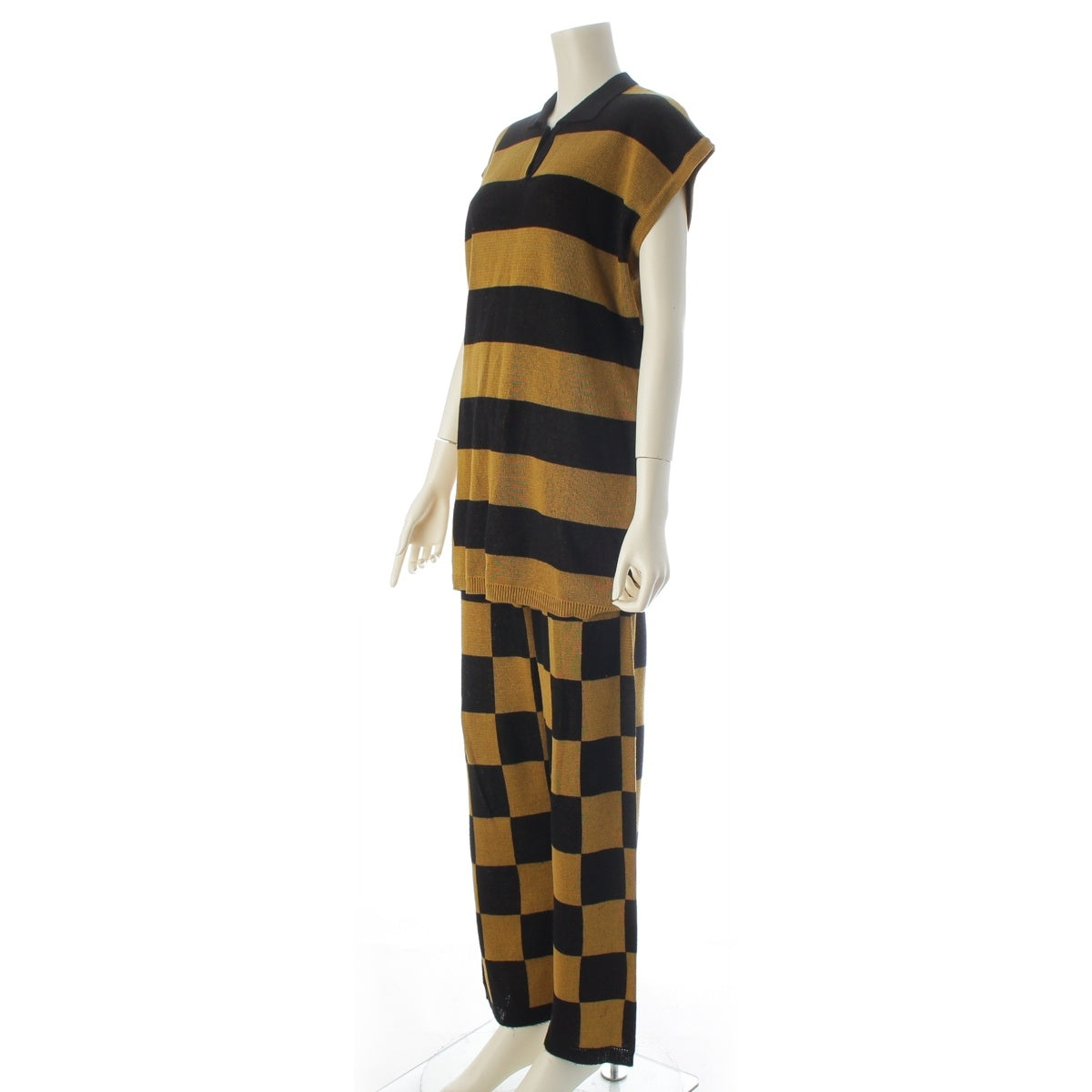 ISSEY MIYAKE Brush Tag Knit Sleeveless Top Pants setup Black and mustard yellow tones