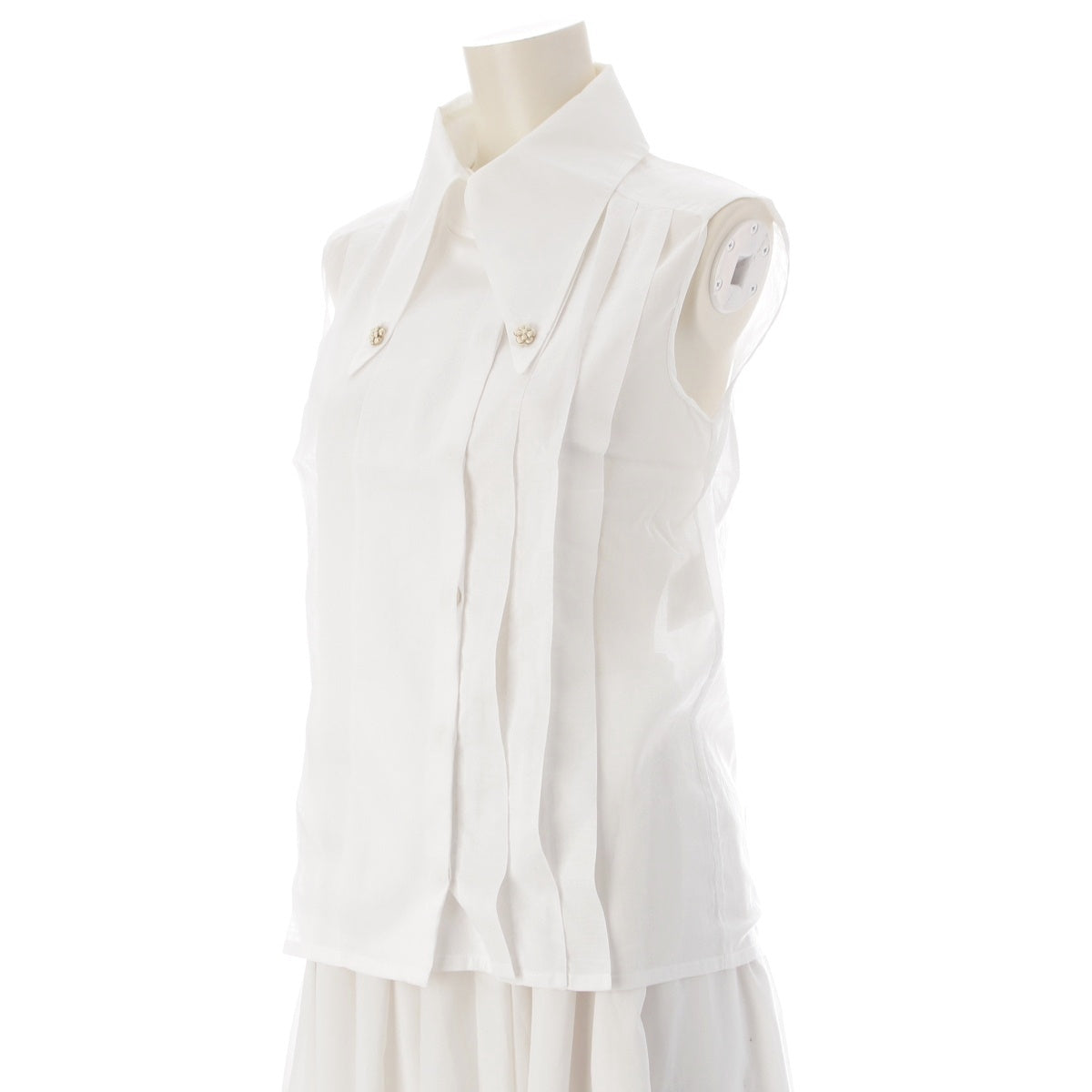 CHANEL cotton Camellia Button Sleeveless blouse P51452 white 36