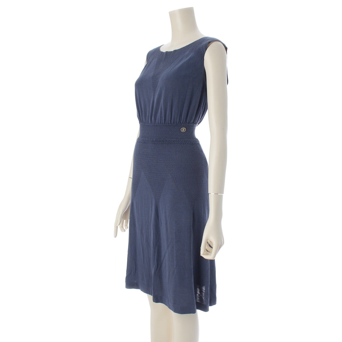 CHANEL cotton Unique knit pattern, contrasting design, COCO Mark plate one piece Sleeveless top and skirt P40715 Navy 38