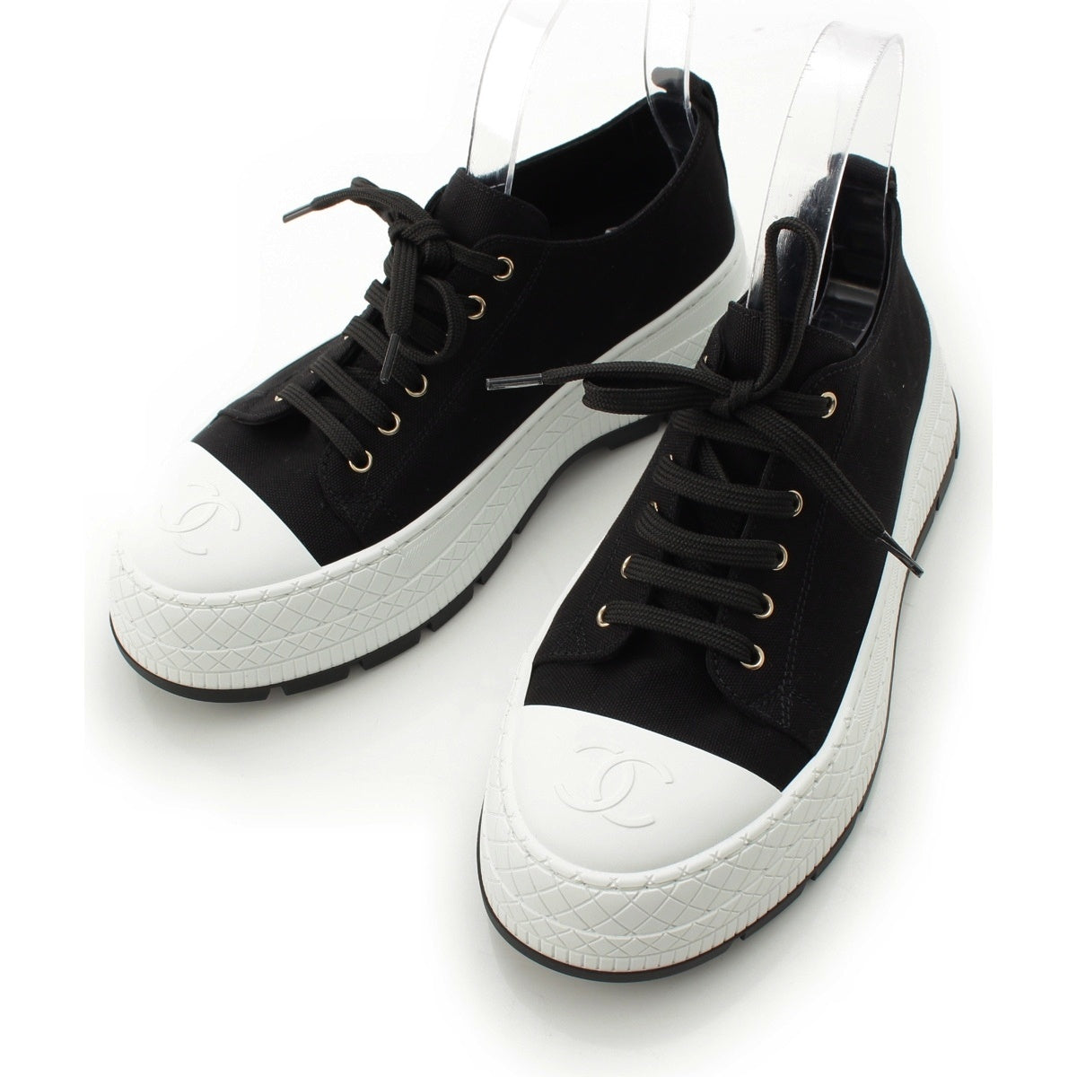 CHANEL Cotton Lambskin COCO Mark Low Cut sneakers shoes Black White 36